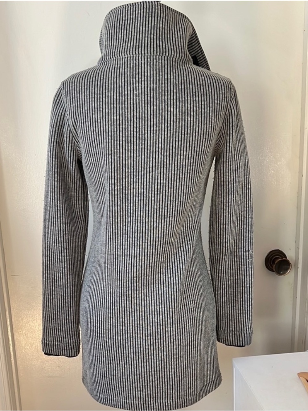 Roots • Women's XS • Striped Coat • Gray - Picture 4 of 6